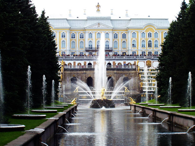 cultura da Rússia - o Museu-Parque Estatal do Peterhof em São Petersburgo