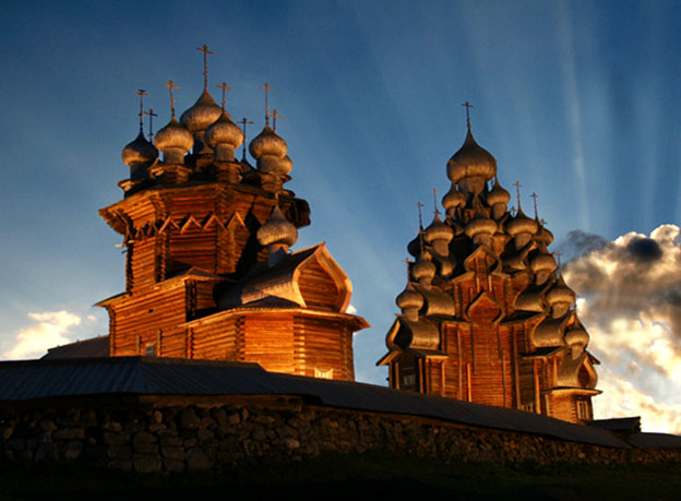 cultura da Rússia - o Museu-Reserva Histórico-Arquitetônico e Etnográfico Estatal Kizhi, na República da Carélia