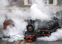 locomotivas antigas no depósito ferroviário - ferrovias da Rússia
