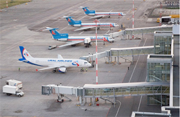 o aeródromo do aeroporto internacional koltsovo em ecaterimburgo - rússia