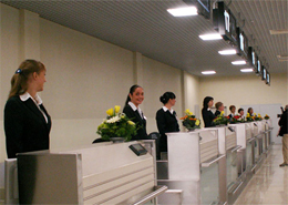 o terminal de passageiros do aeroporto internacional koltsovo em ecaterimburgo - rússia