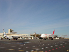 o aeroporto internacional kurumoch em samara - rússia
