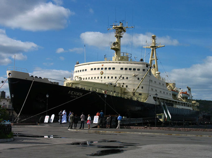 portos marítimos da Rússia - primeiro no mundo quebra-gelo nuclear Lenin no porto de Murmansk