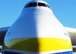 avião de carga An-124-Ruslan no aeroporto internacional tolmachevo em novosibirsk - rússia