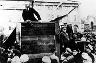 Lênin fala aos povos em outubro de 1917