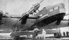 industrialização na URSS - avião soviético Maxim Gorky
