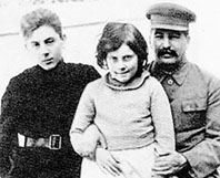 Josef Stalin com filhos Vassili e Svetlana
