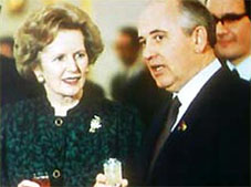 Mikhail Gorbachev e Margaret Thatcher, o primeiro-ministro do Reino Unido