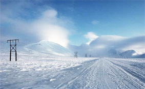 Federação da Rússia - o Distrito Autônomo de Chukotka - estrada de inverno
